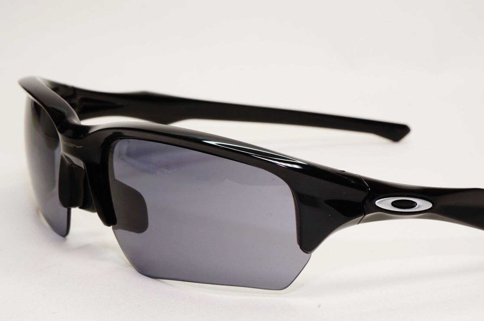 Oakley Sunglasses OO 9372 Black Polished Grey Wrap Flak Beta (A) 01 65mm