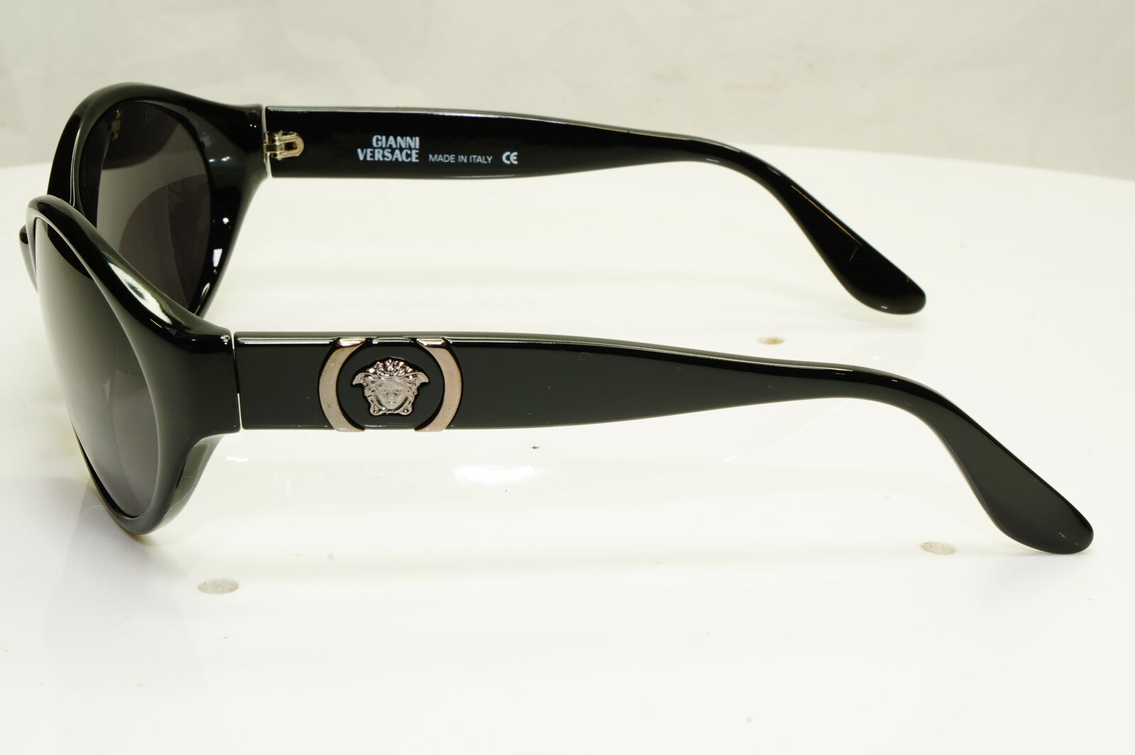 Gianni Versace 1996 Womens Vintage Black Medusa Sunglasses MOD 250 COL 852