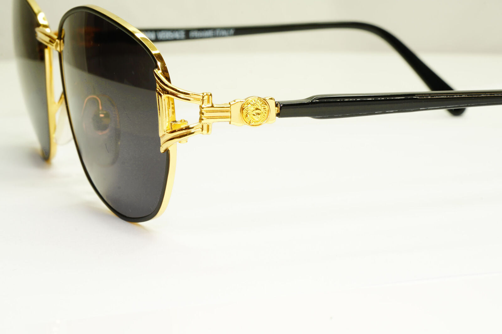 Gianni Versace 1995 Vintage Gold Medusa Black Retro Sunglasses MOD G29 COL 18L