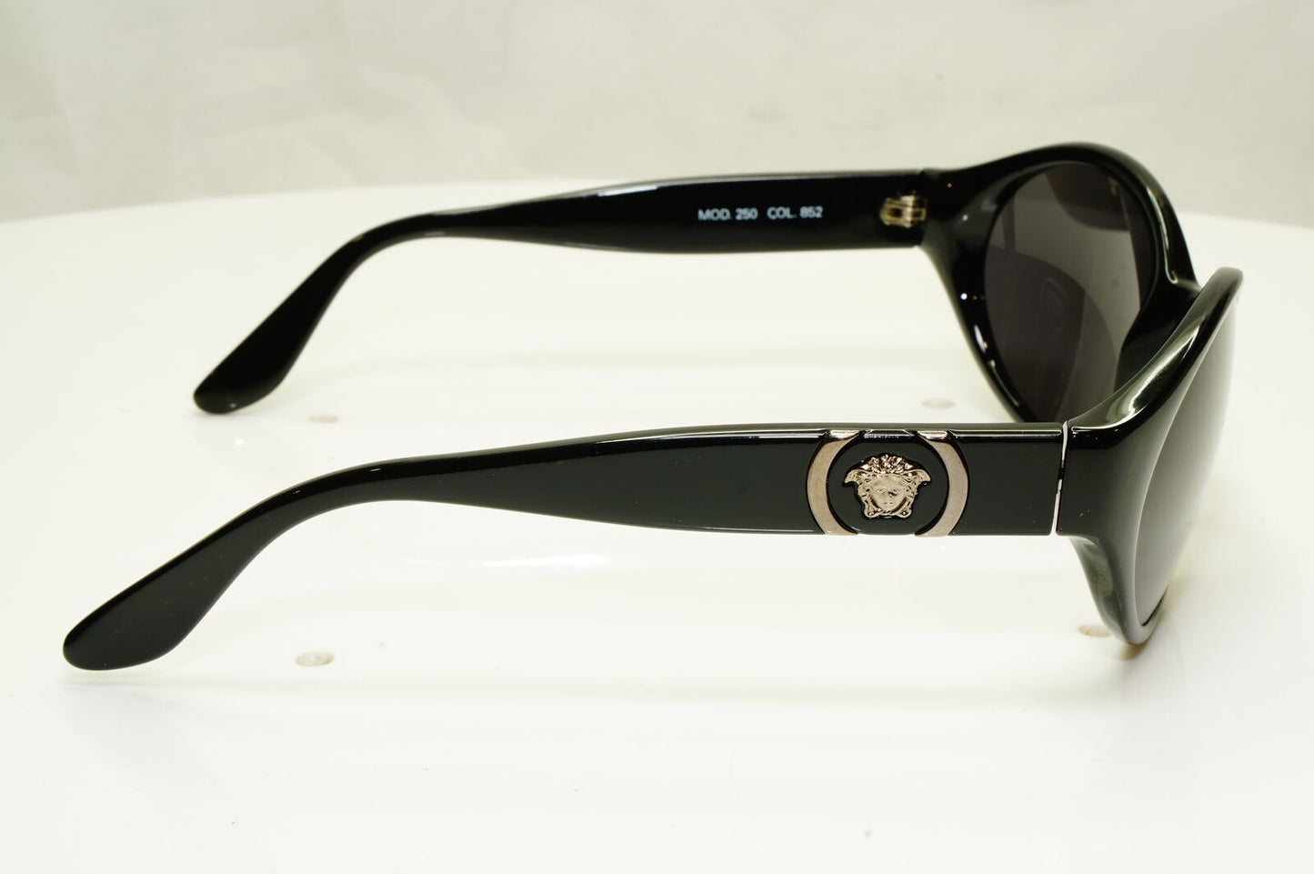 Gianni Versace 1996 Womens Vintage Black Medusa Sunglasses MOD 250 COL 852