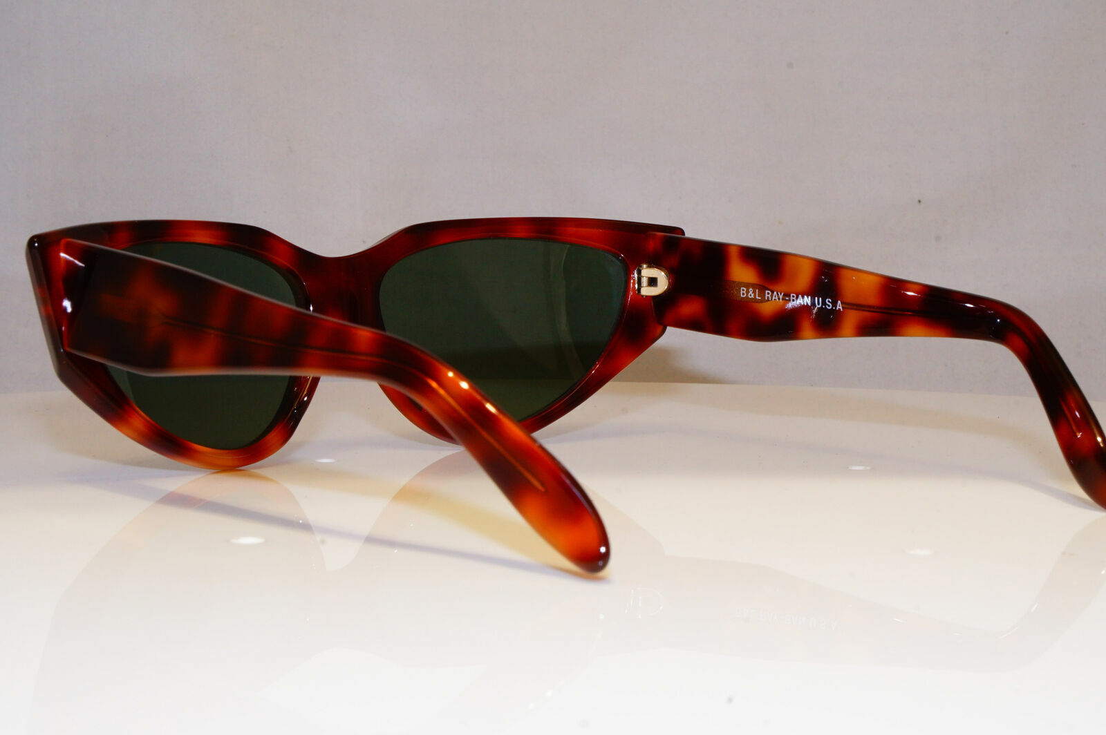 Ray-Ban 1983 Vintage Sunglasses Bausch & Lomb Onyx Tortoise Hipster Brown W0801