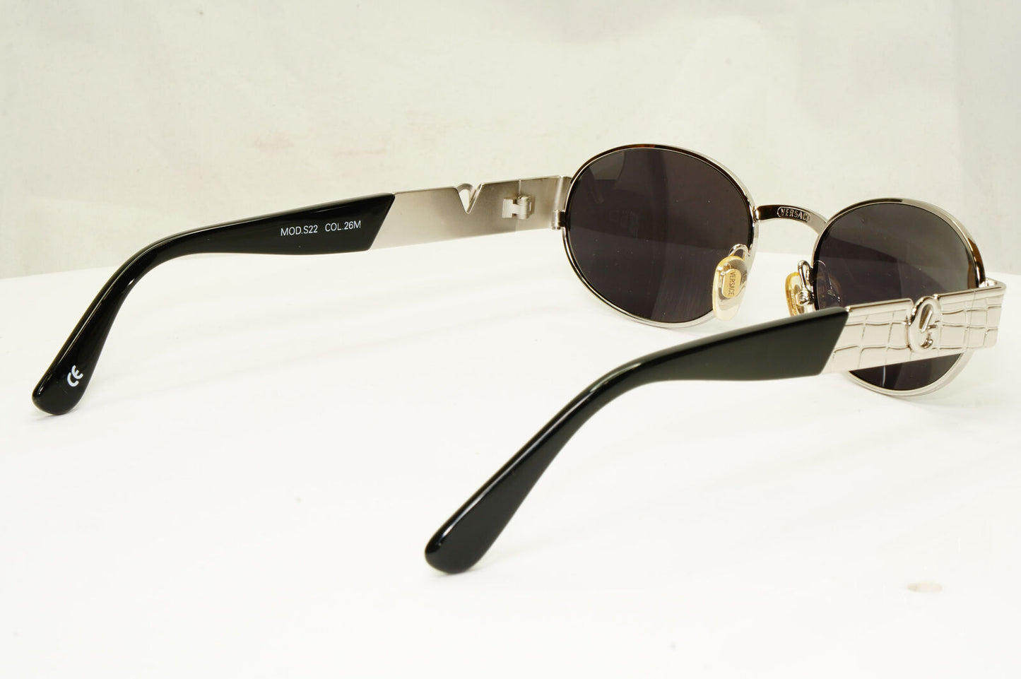 Gianni Versace 1996 Vintage Unisex Silver Oval Metal Sunglasses MOD S22 COL 26M