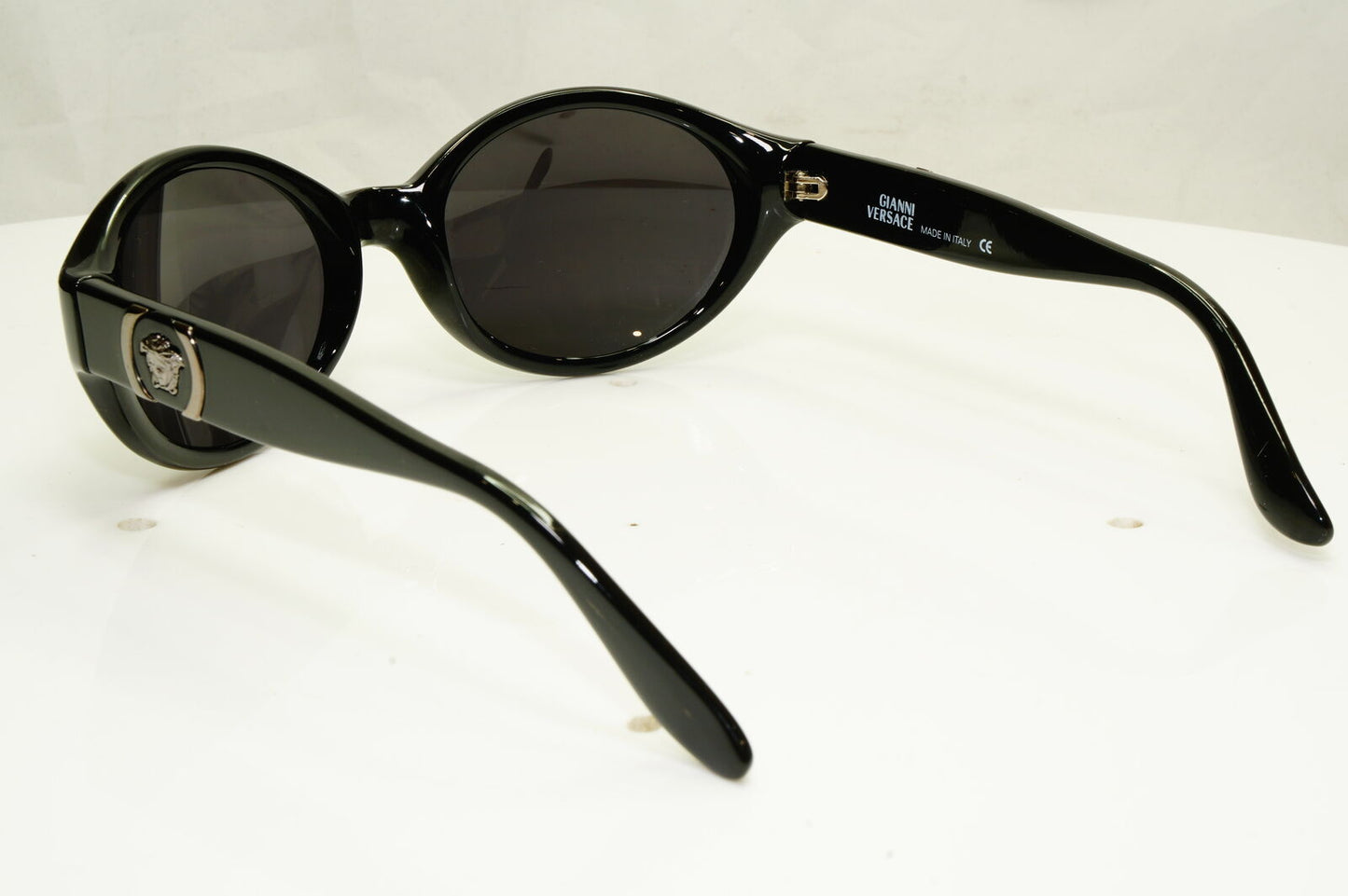 Gianni Versace 1996 Womens Vintage Black Medusa Sunglasses MOD 250 COL 852