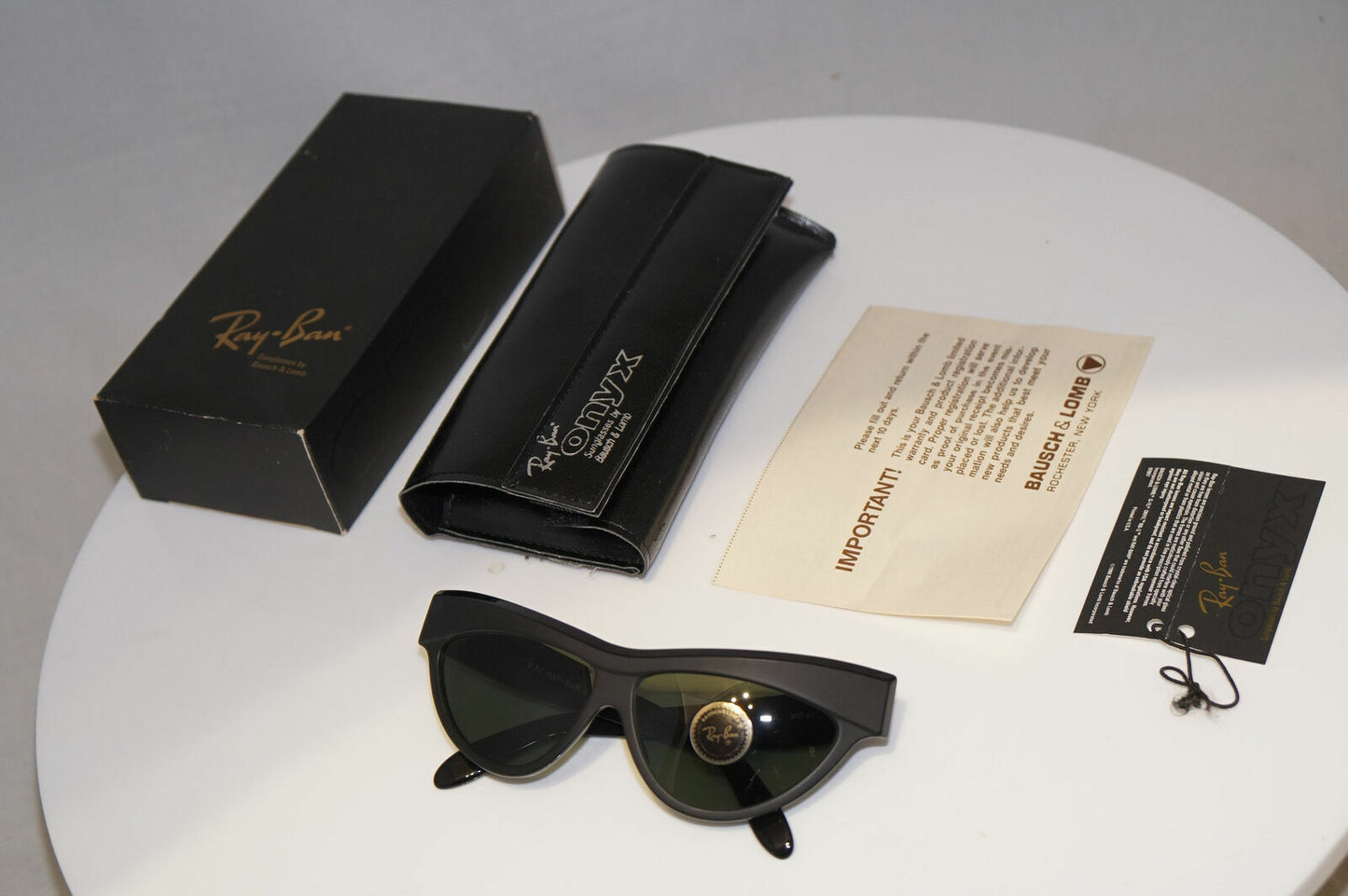 Ray-Ban 1983 Vintage Sunglasses Bausch & Lomb Onyx Hipster Black G15 Green W0807