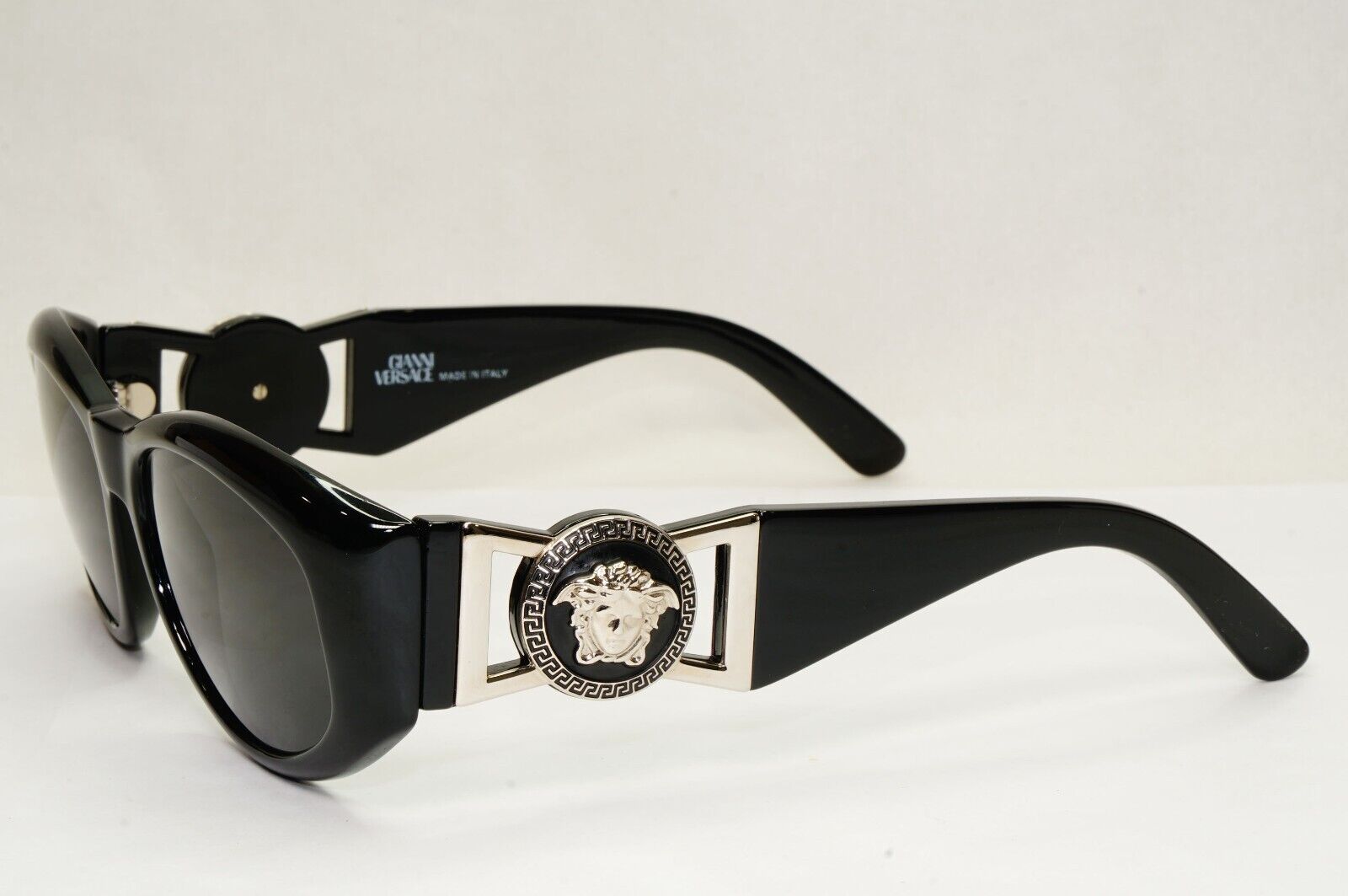 Gianni Versace Sunglasses 1996 Vintage Black MOD 424/S COL 852 Biggie 111223