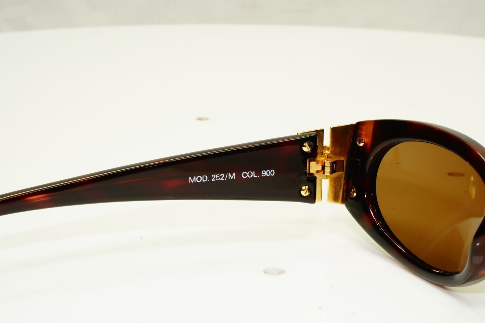 Gianni Versace 1996 Mens Vintage Gold Medusa Brown Sunglasses MOD 252/M COL 900