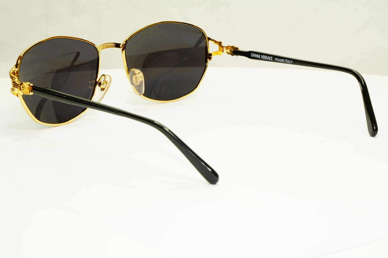 Gianni Versace 1995 Vintage Gold Medusa Black Retro Sunglasses MOD G29 COL 18L