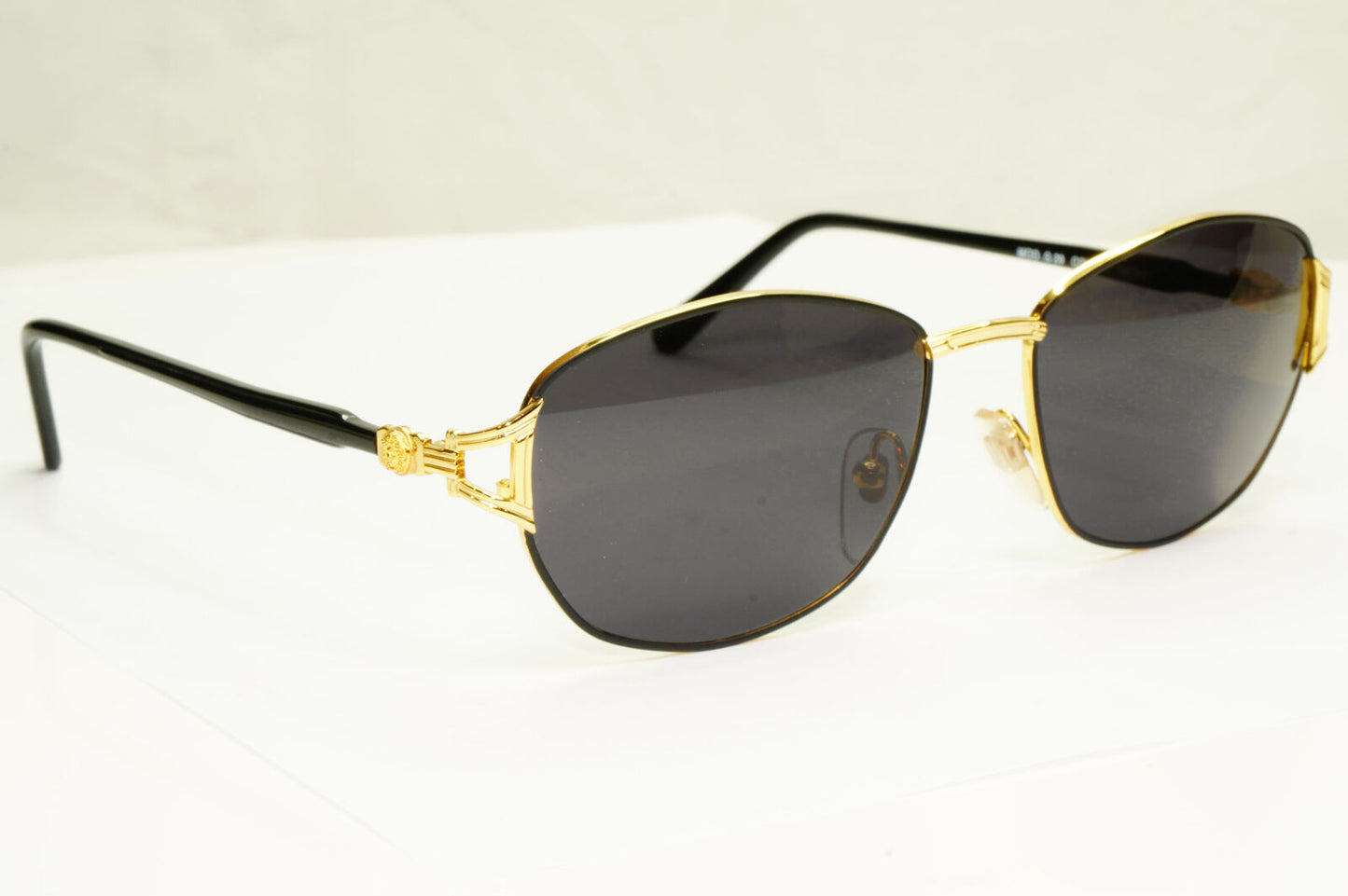 Gianni Versace 1995 Vintage Gold Medusa Black Retro Sunglasses MOD G29 COL 18L