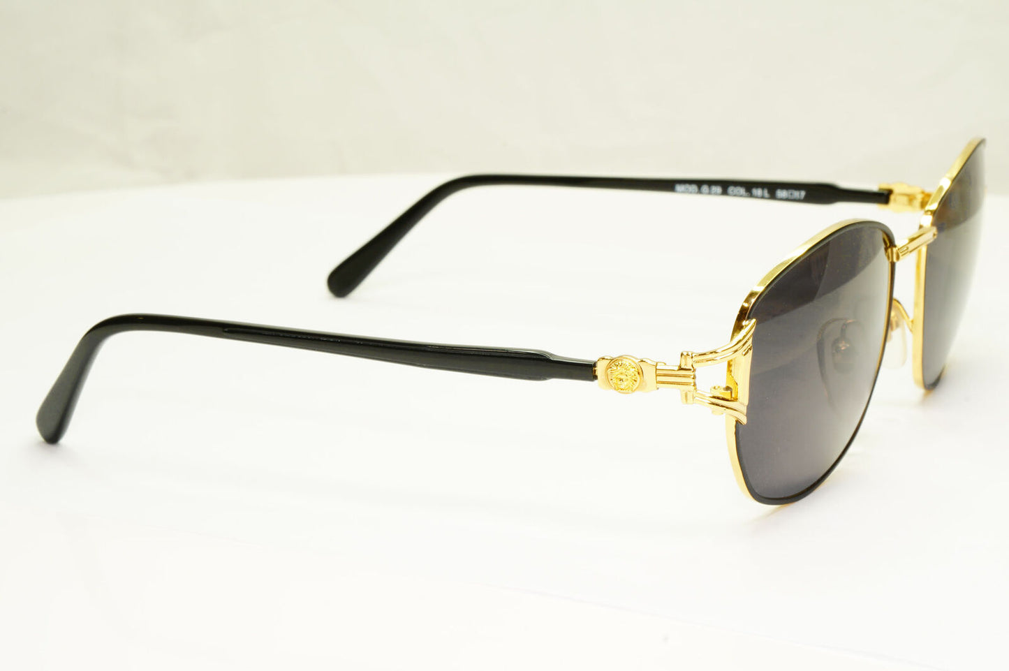 Gianni Versace 1995 Vintage Gold Medusa Black Retro Sunglasses MOD G29 COL 18L