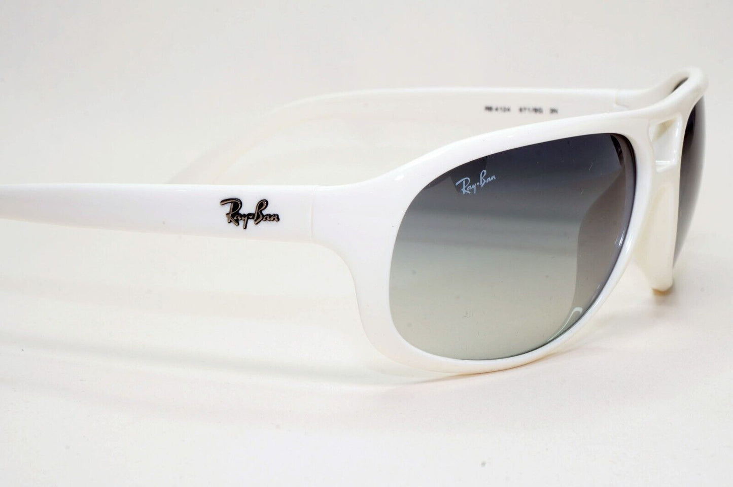 Ray-Ban Sunglasses Vintage 2003 White Grey Gradient Wrap Pilot RB 4124 671/8G