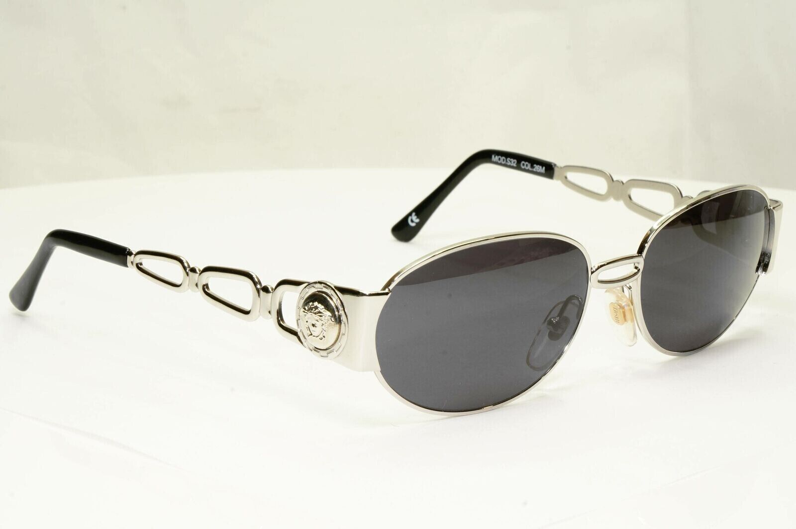 Gianni Versace 1996 Vintage Silver Oval Medusa Metal Sunglasses MOD S32 COL 26M