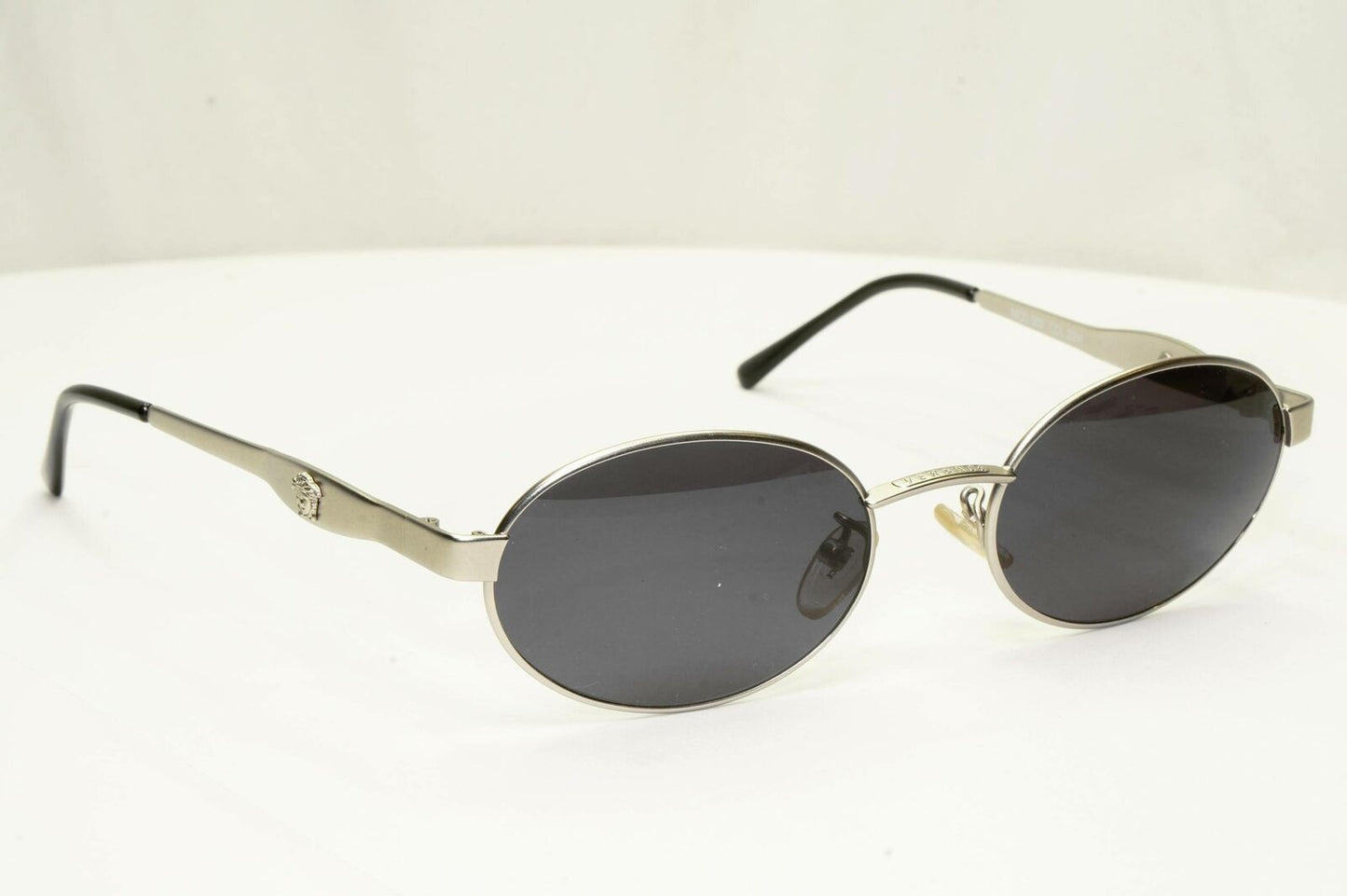 Gianni Versace 1996 Vintage Silver Medusa Oval Metal Sunglasses MOD S09 COL 22M