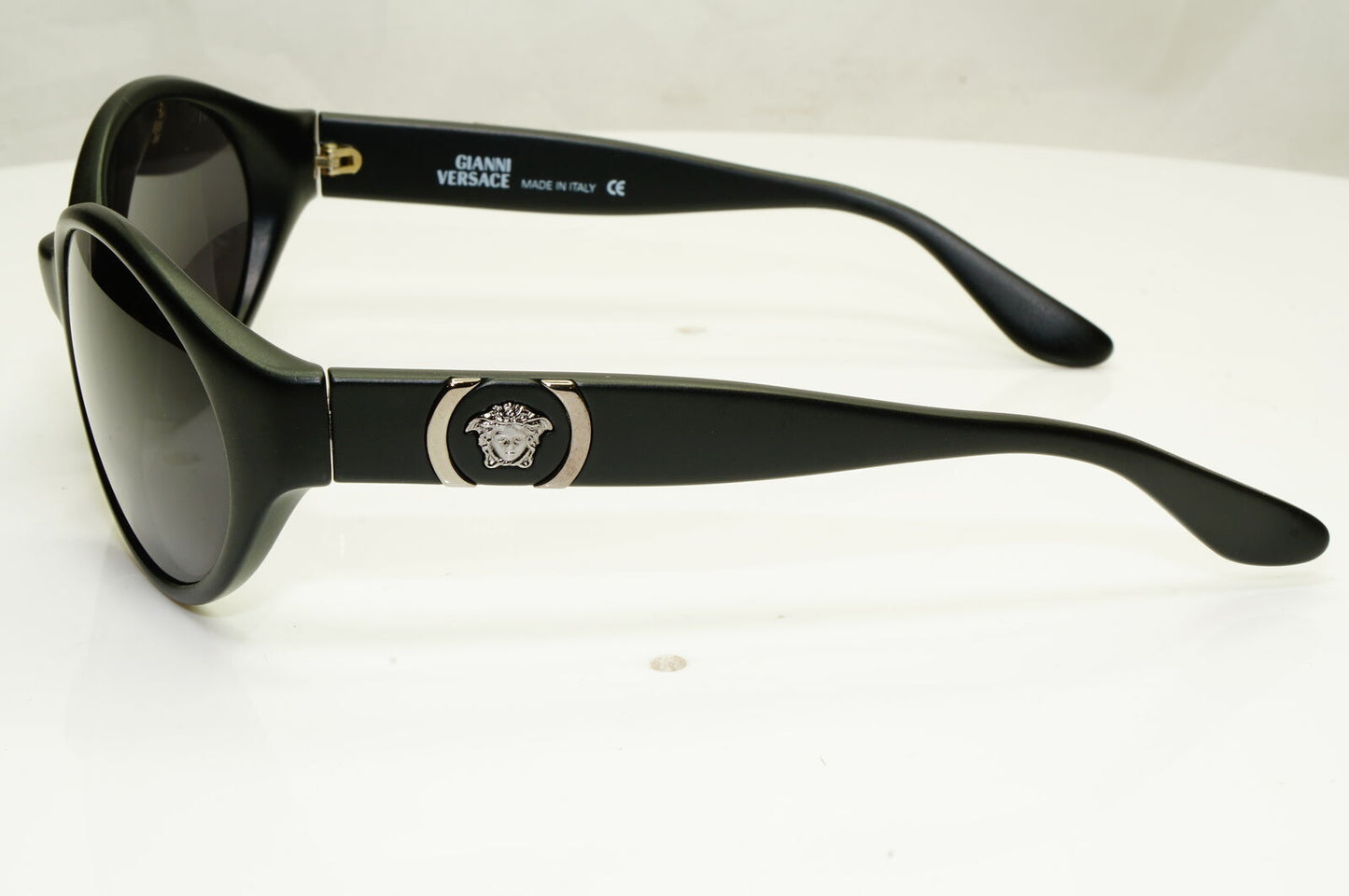 Gianni Versace 1996 Womens Vintage Black Medusa Sunglasses MOD 250 COL 703