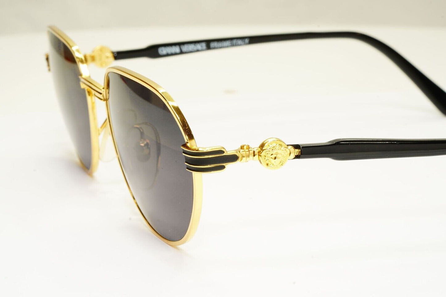 Gianni Versace 1995 Vintage Gold Medusa Unisex Black Sunglasses MOD G52 COL 51L