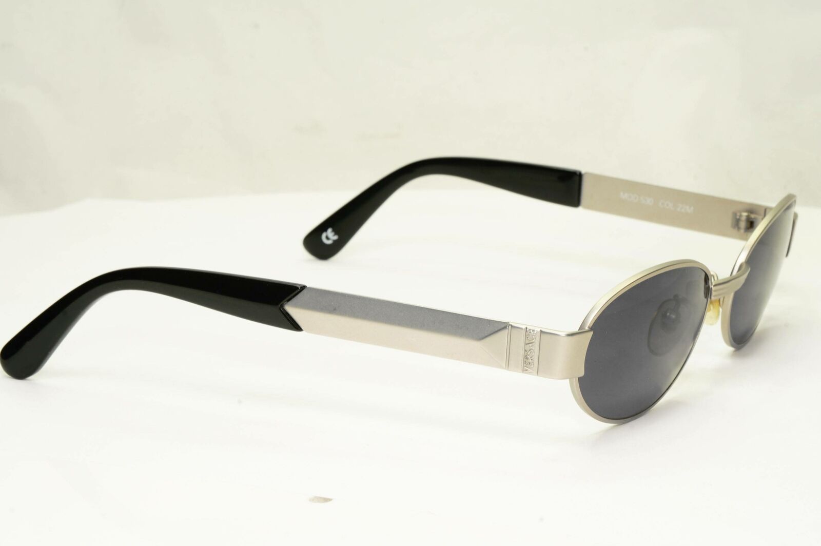 Gianni Versace 1996 Vintage Unisex Silver Oval Metal Sunglasses MOD S30 COL 22M