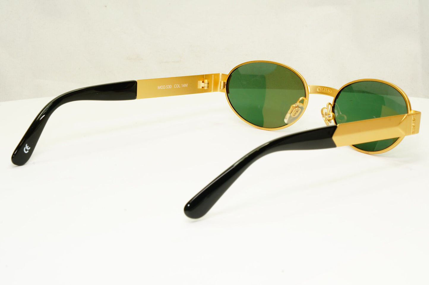 Gianni Versace 1996 Vintage Unisex Gold Oval Metal Sunglasses MOD S30 COL 14M