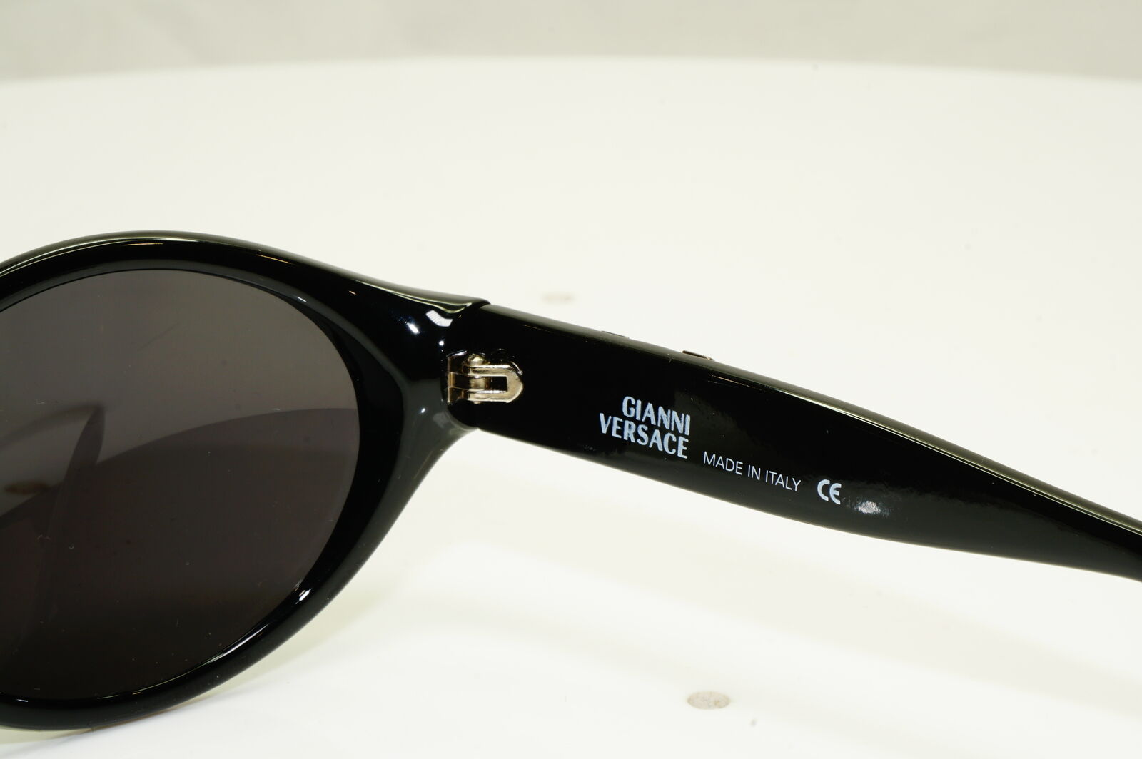 Gianni Versace 1996 Womens Vintage Black Medusa Sunglasses MOD 250 COL 852