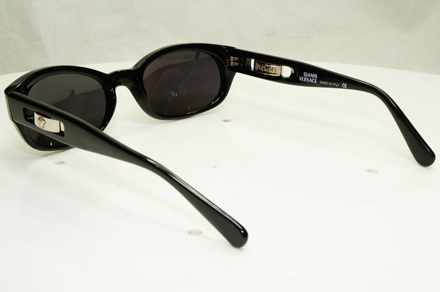 Gianni Versace 1996 Unisex Vintage Black Sunglasses GV MOD 472/A COL 852