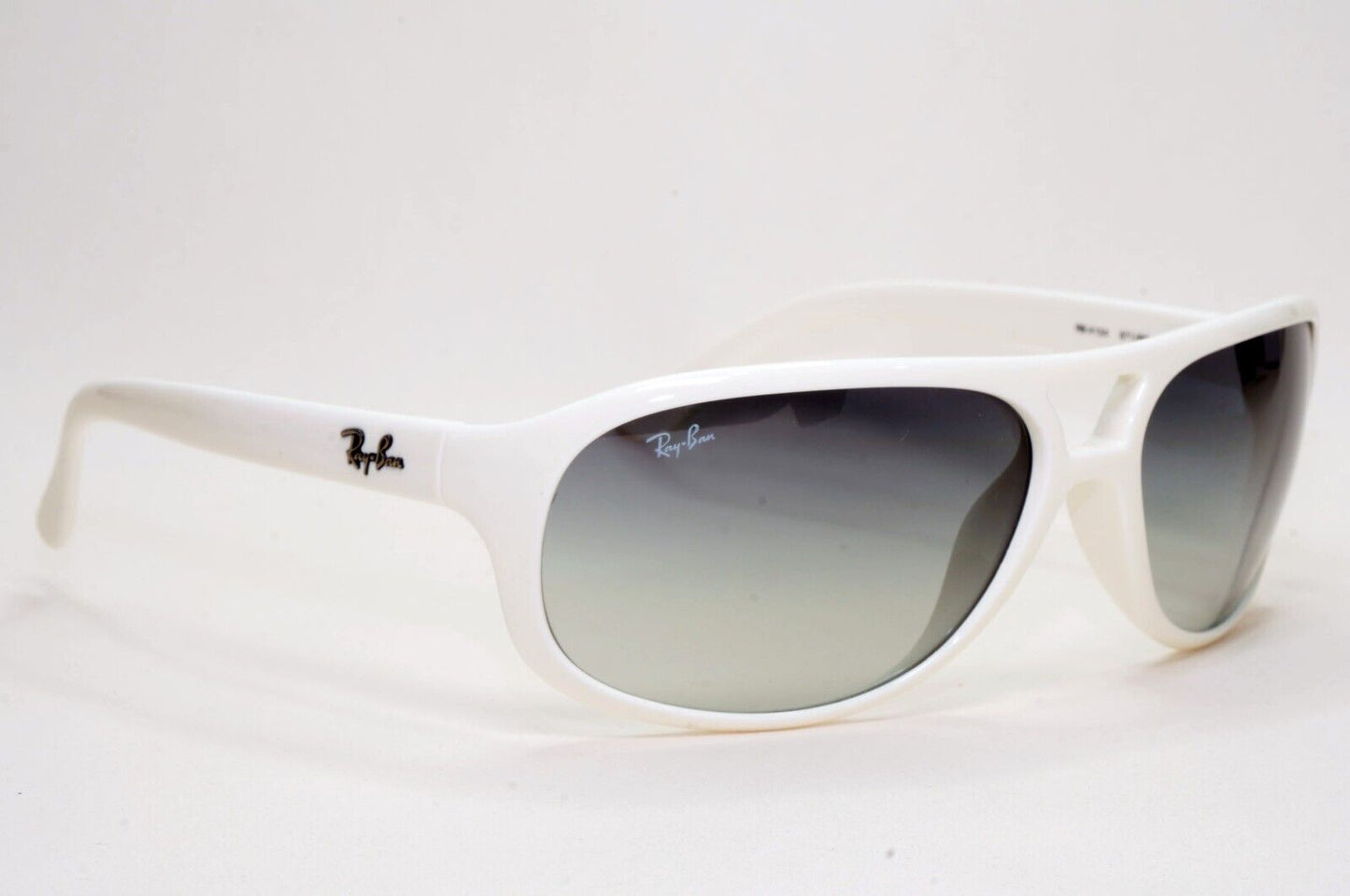 Ray-Ban Sunglasses Vintage 2003 White Grey Gradient Wrap Pilot RB 4124 671/8G