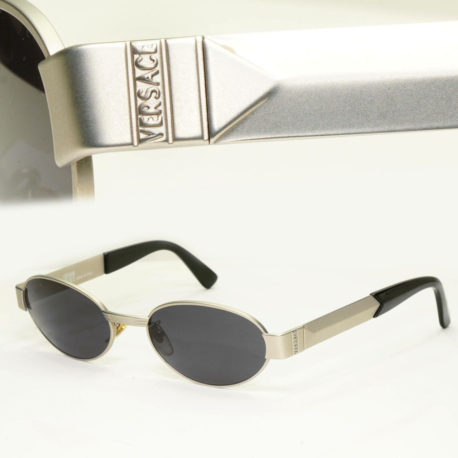 Gianni Versace 1996 Vintage Unisex Silver Oval Metal Sunglasses MOD S30 COL 22M