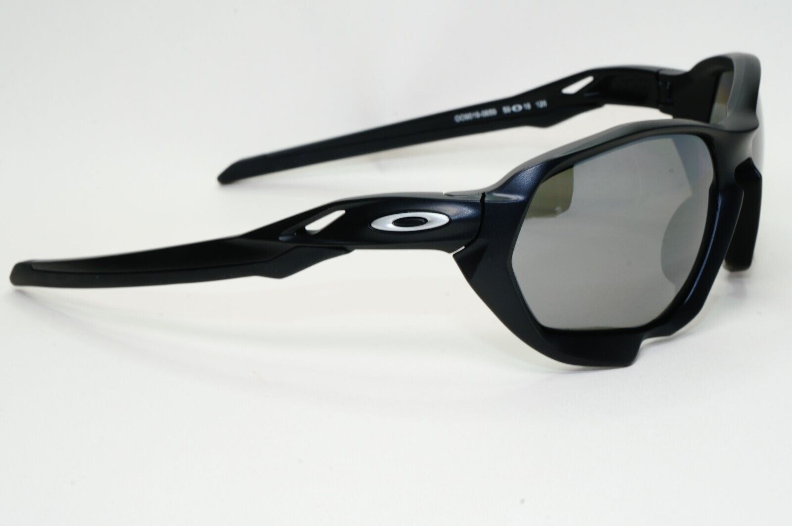 Oakley Sunglasses Plazma Polarised Black Matte Prizm Square Wrap OO 9019 06