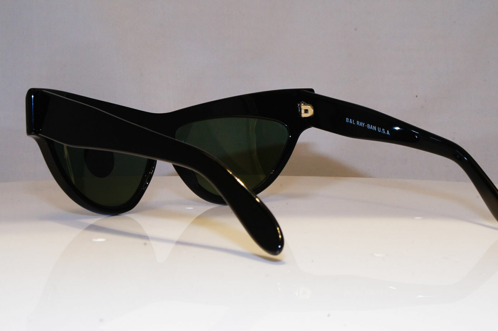 Ray-Ban 1983 Vintage Sunglasses Bausch & Lomb Onyx Hipster Black G15 Green W0807