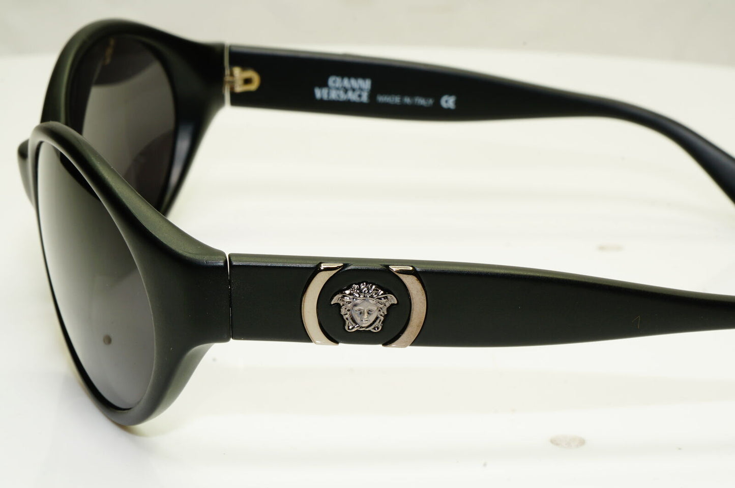 Gianni Versace 1996 Womens Vintage Black Medusa Sunglasses MOD 250 COL 703