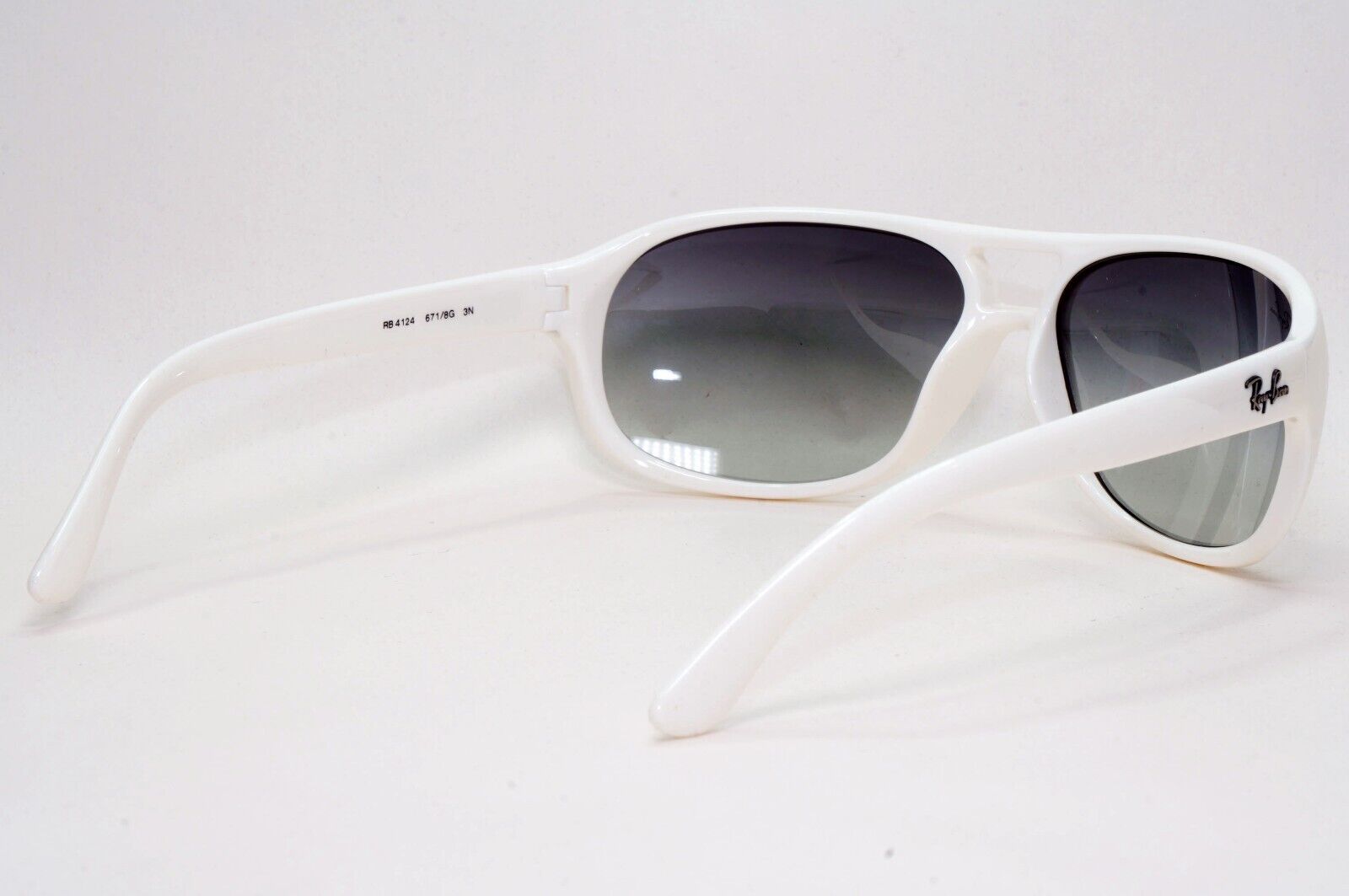 Ray-Ban Sunglasses Vintage 2003 White Grey Gradient Wrap Pilot RB 4124 671/8G