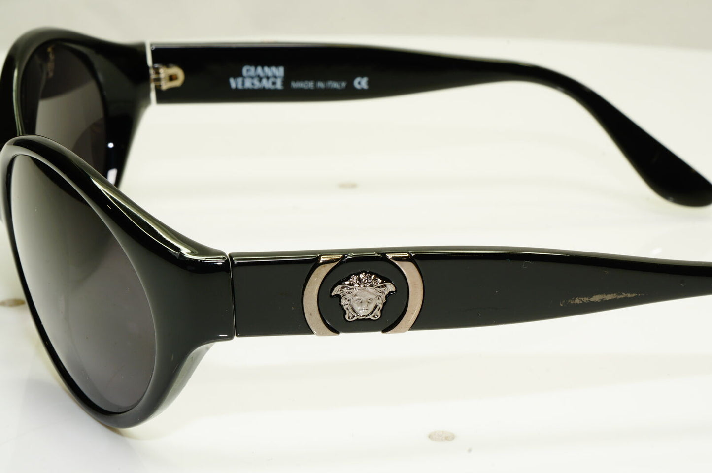 Gianni Versace 1996 Womens Vintage Black Medusa Sunglasses MOD 250 COL 852