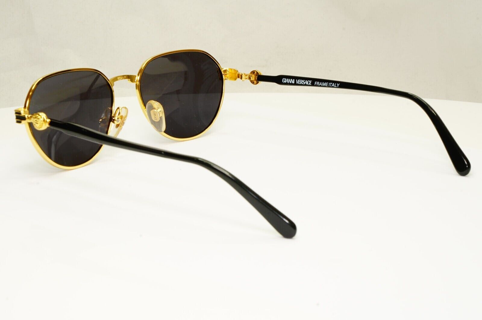 Gianni Versace 1995 Vintage Gold Medusa Unisex Black Sunglasses MOD G52 COL 51L