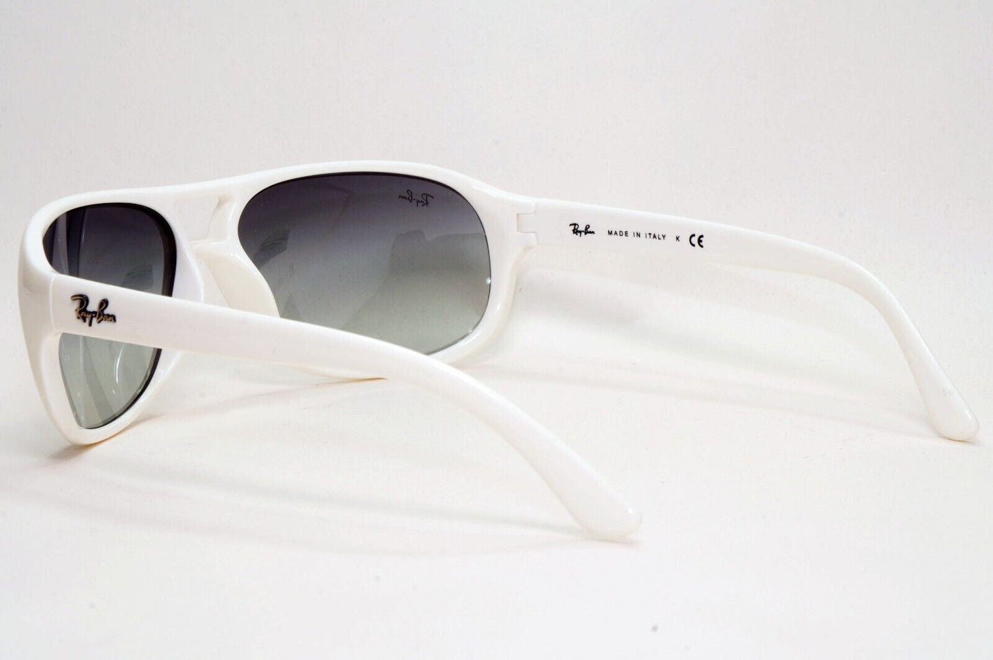 Ray-Ban Sunglasses Vintage 2003 White Grey Gradient Wrap Pilot RB 4124 671/8G