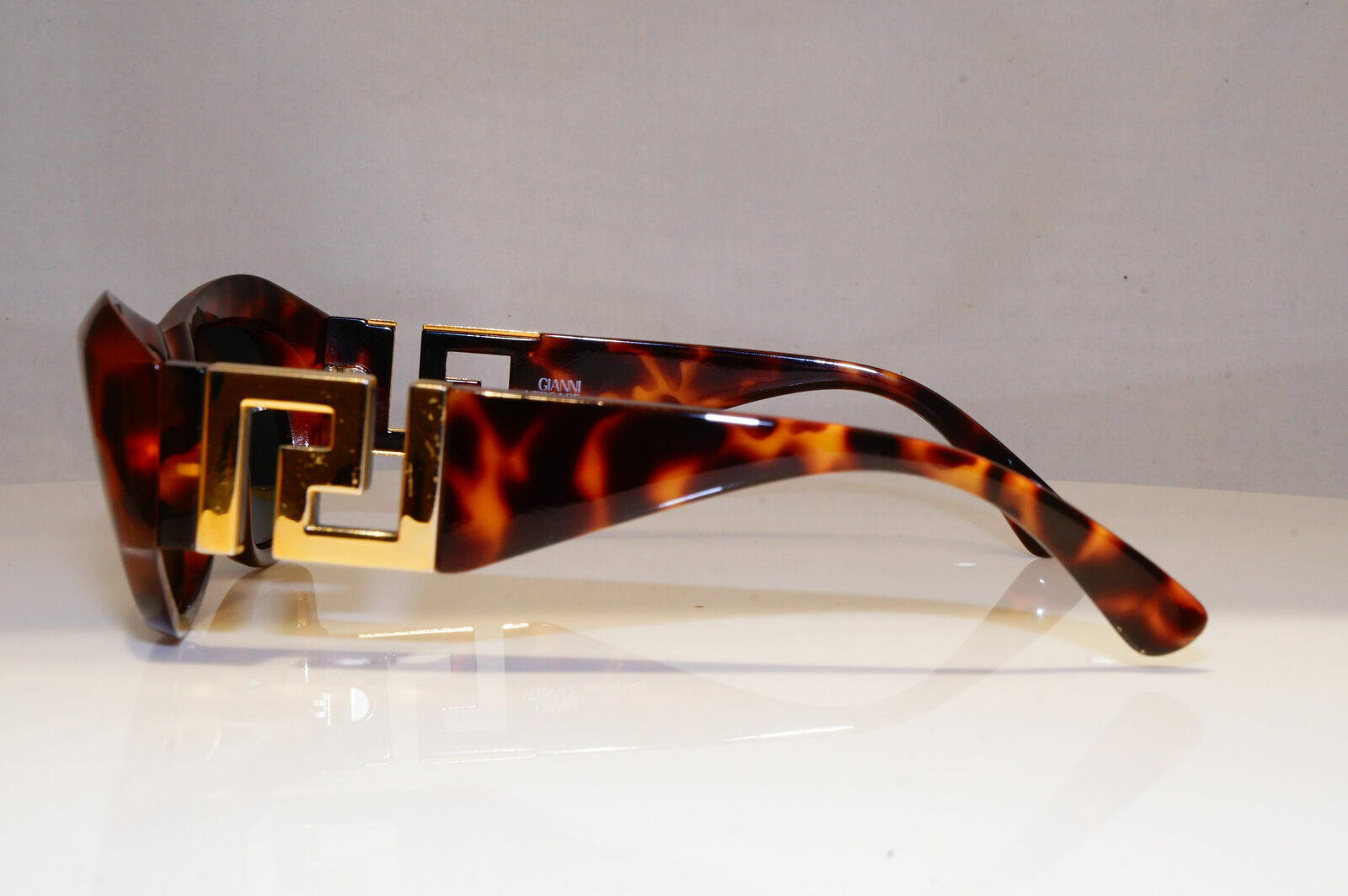 Authentic GIANNI VERSACE Vintage 1996 Sunglasses GOLD MOD T75 COL 869 22220