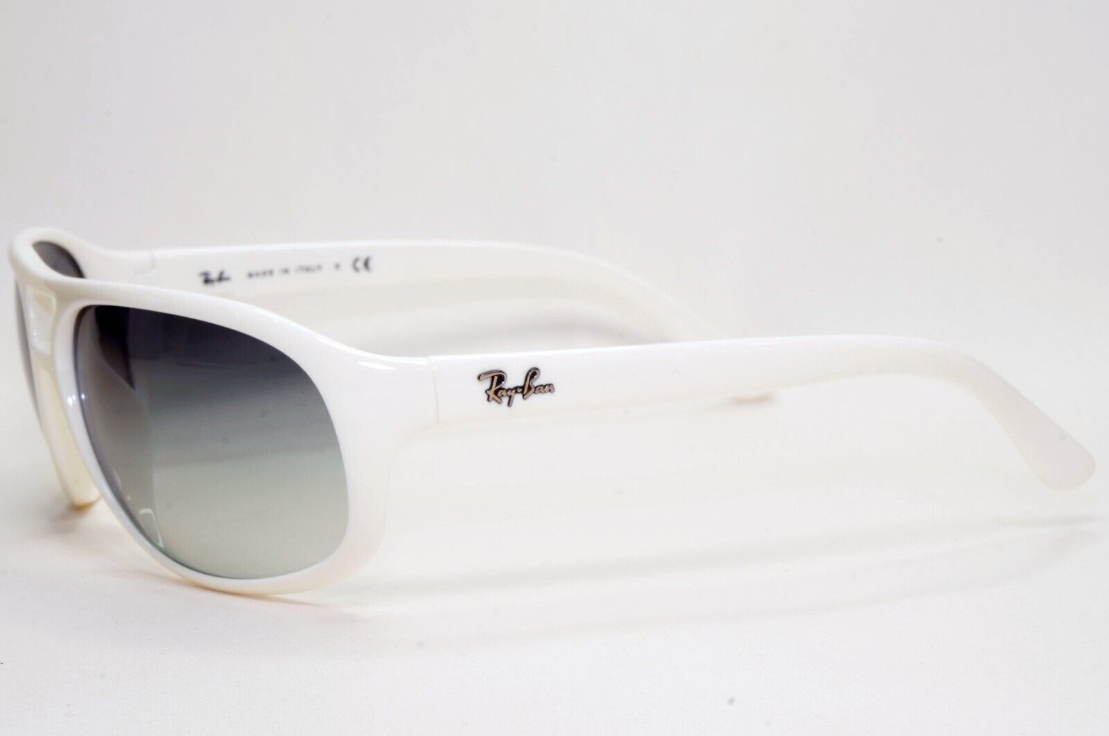 Ray-Ban Sunglasses Vintage 2003 White Grey Gradient Wrap Pilot RB 4124 671/8G