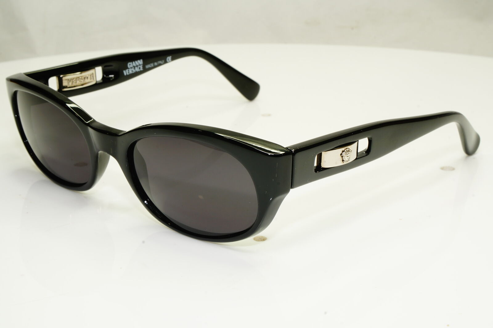 Gianni Versace 1996 Unisex Vintage Black Sunglasses GV MOD 472/A COL 852