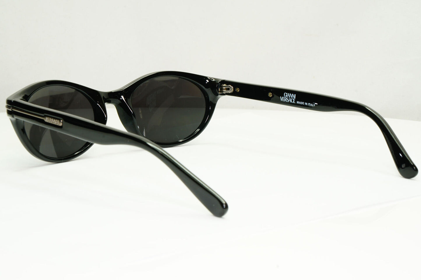 Gianni Versace 1996 Sunglasses Vintage Black Unisex Oval MOD 453 COL 852 240123